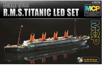 Model lodě Model Kit loď 14220 - R.M.S. TITANIC + LED SET MCP