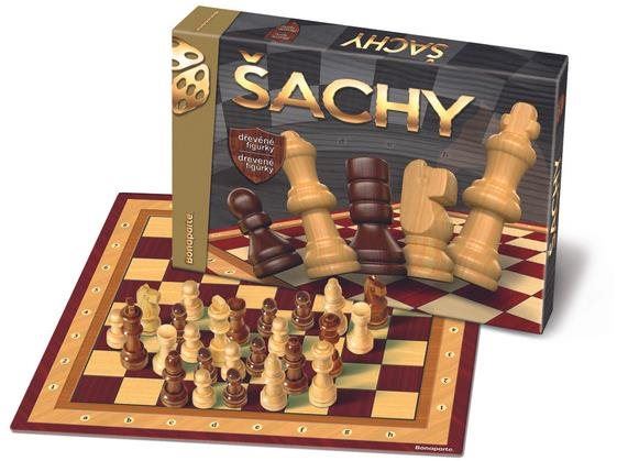 Společenská hra Šachy dřevěné figurky společenská hra
