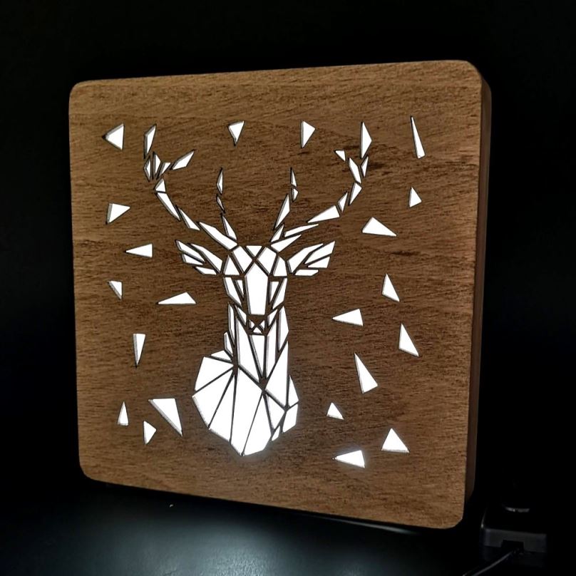 Stolní lampa AMADEA Dřevěná lampička s motivem jelena, velikost 20 cm, s LED osvětlením s trafem na 12V