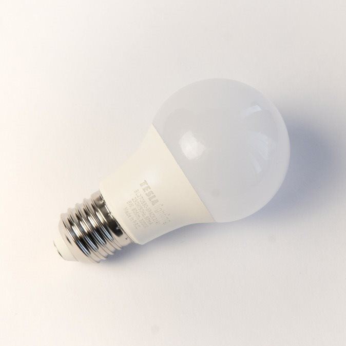 LED žárovka Tesla - LED žárovka BULB E27, 8W, 230V, 806lm, 25 000h, 3000K teplá bílá, 220st 5ks v balení