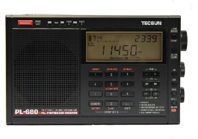 Přijímač Tecsun PL-680 přehledový přijímač